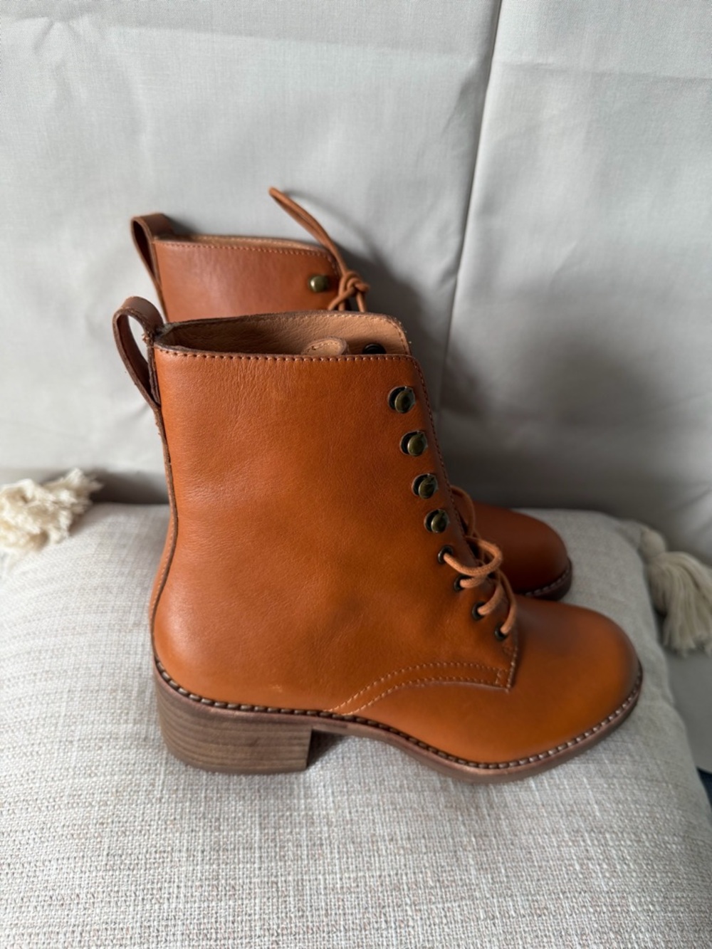 Madewell Patti Lace-Up Leather Ankle Boots (i179) - Picture 2 of 16